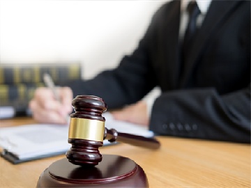 男子伪造车祸杀妻因太冷静被识破 被判无期徒刑